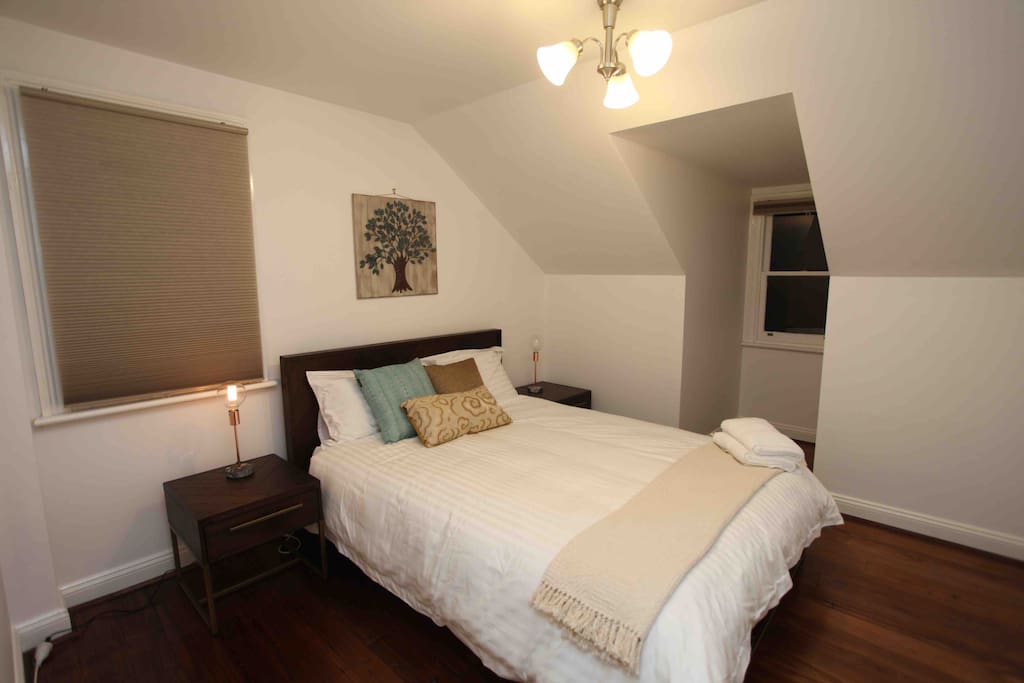 Second bedroom - Queen Bed