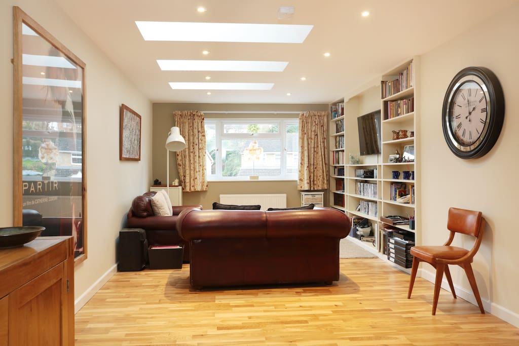 Lounge area with smart HD 4K TV and DVD