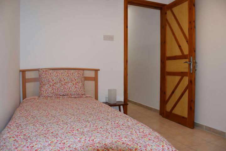 The single bedroom with sea view.