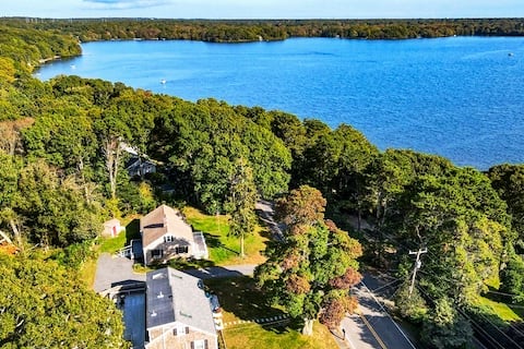 *LAKE VIEWS* 0.2mi to Lake Wequaquet beach 4bd/2ba