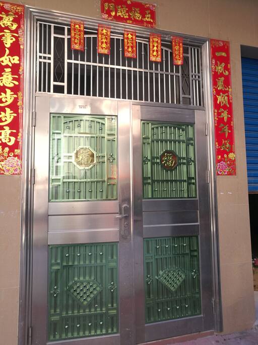 安全大门,区域拒止,电子监控区域!