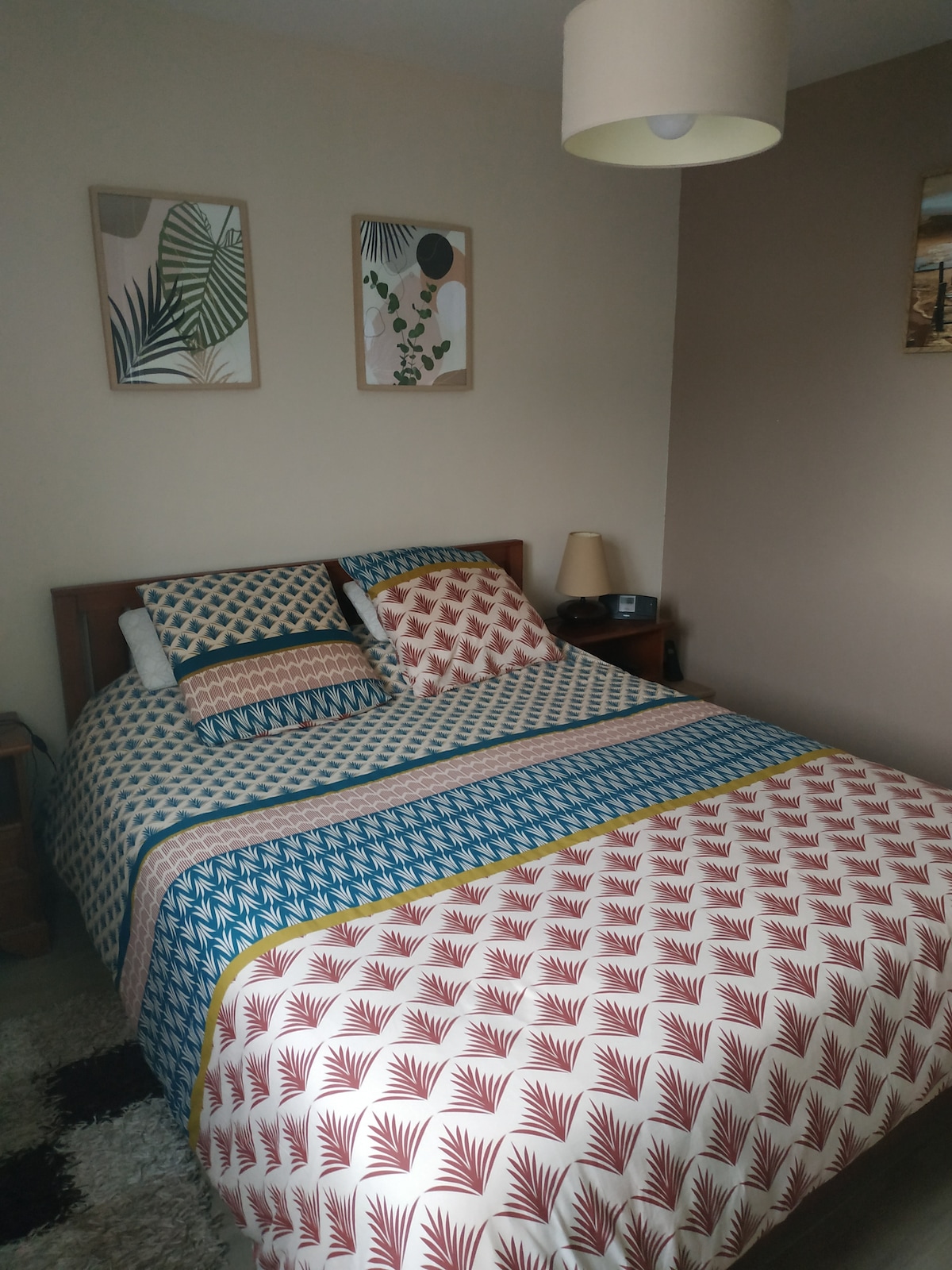 חדר שינה 1 עם מצעים חדשים 160X200 וטלוויזיה מחוברת 