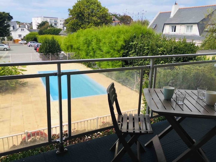 Beach Cabin Studio! Center, parking & pool
