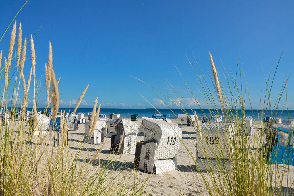 Bis zu 80m breiter weißer Sandstrand in Karlshagen