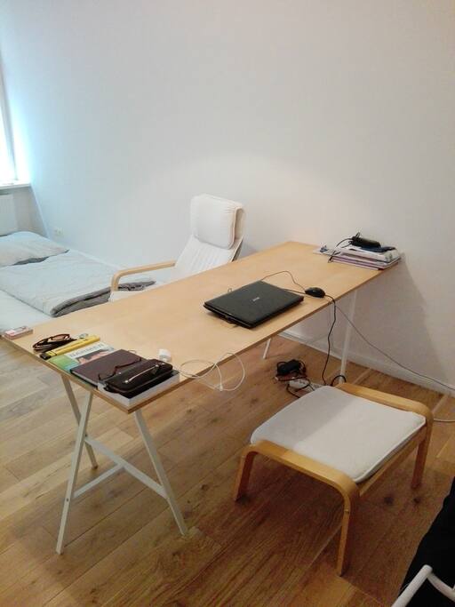 Die schön große Arbeitsplatte.