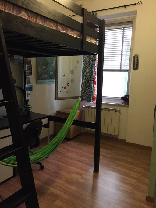 Il letto matrimoniale a soppalco (loft bed for two)