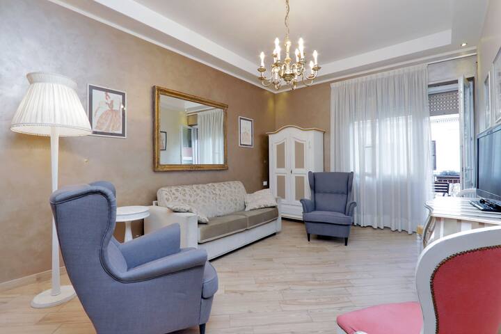 Colosseo Studios Luxury Apartment Rome gallery image 3