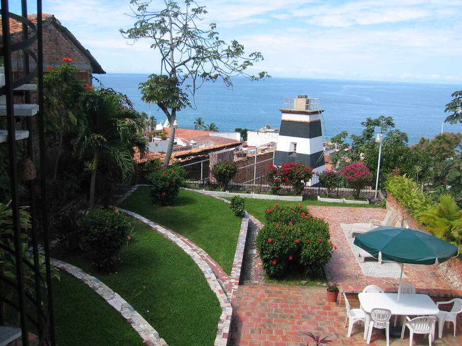 JARDINES, ASOLEADERO Y VISTA A LA BAHIA