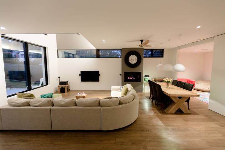 Luxurious resort-style living with pool, Sydney gallery image 4