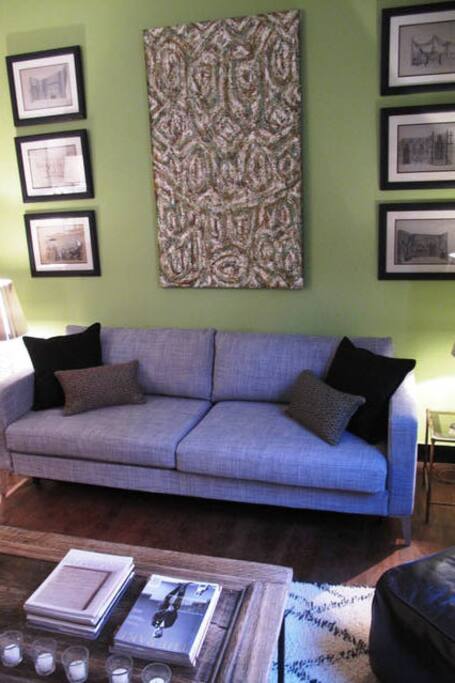 LIVING ROOM WITH SOFA BED
SALON AVEC CANAPE LIT