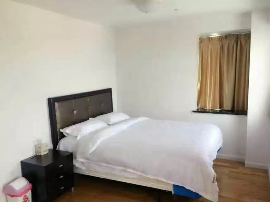 queens size bed