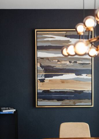 Mr. W | Cool and Cozy 2BR | Unbeatable LOCATION gallery image 5