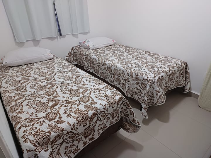 Habitación 2 con 2 camas de una plaza.