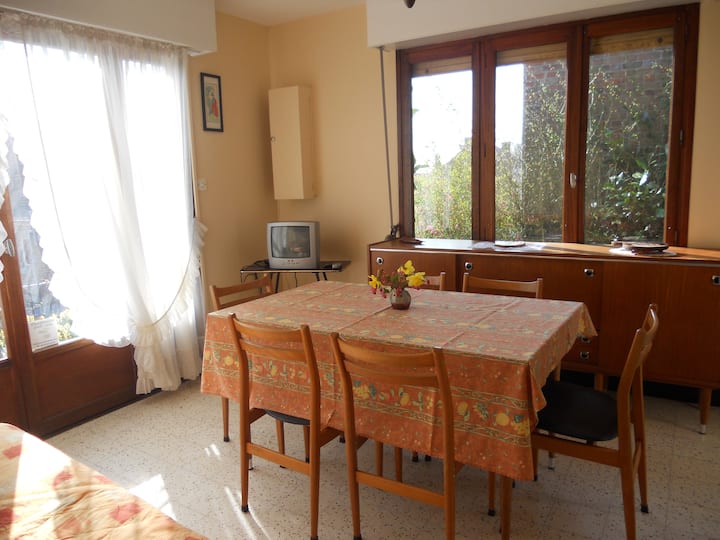 Maison : 2 Chambres, Salon Et Petit Jardin - Hazebrouck