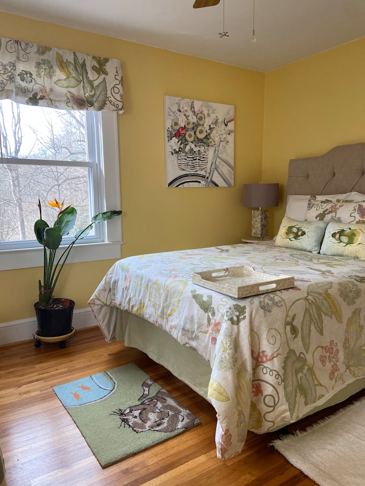 Guest bedroom