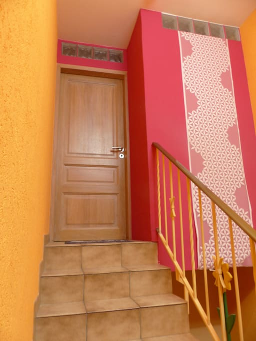 Come in, come, whoever you are. =)
This is the entrance to the 1st floor, your living area.