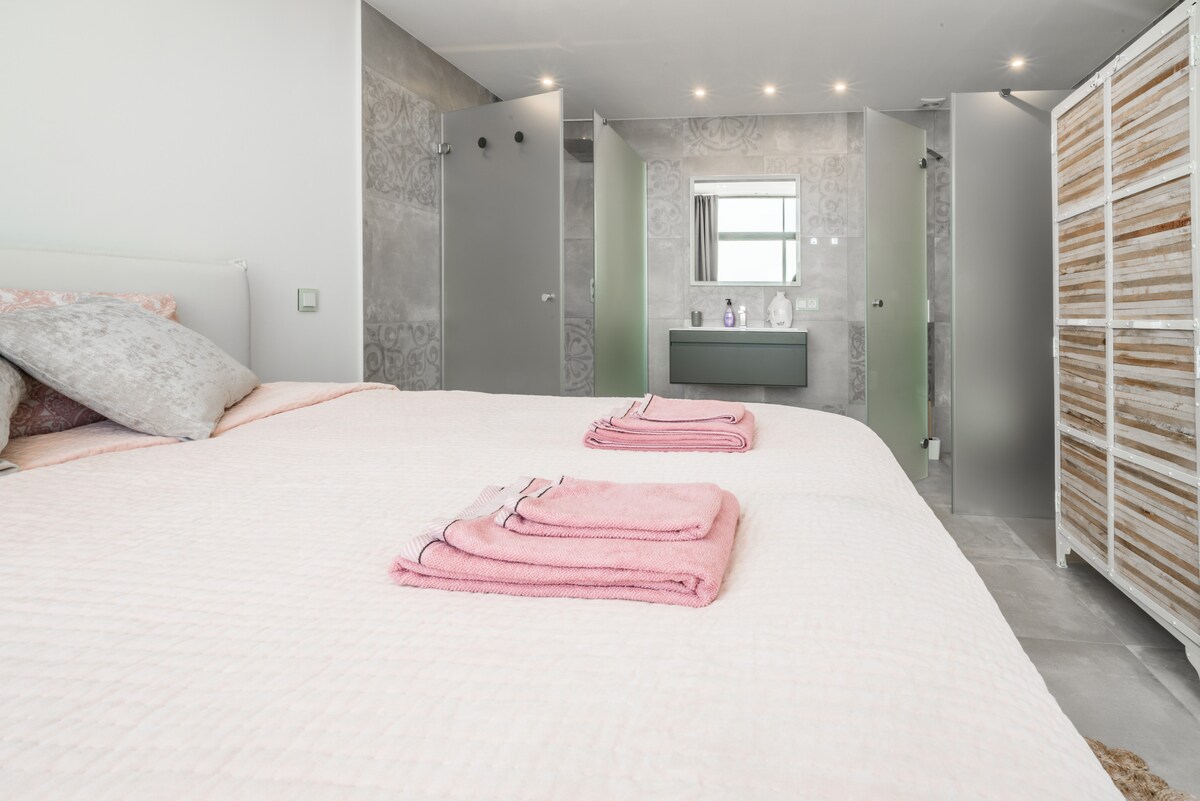 Spálňa s vlastnou kúpeľňou