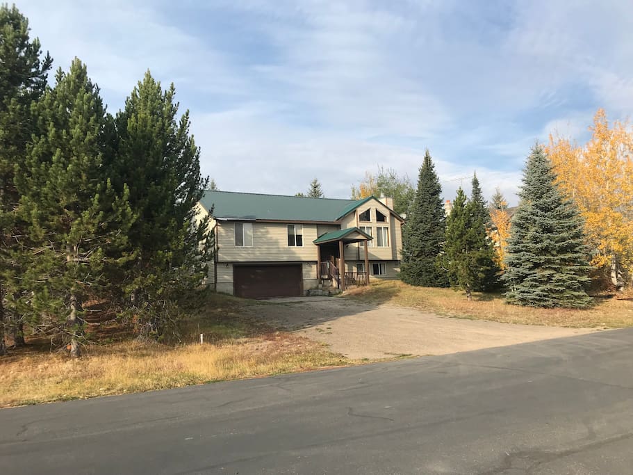 Front view of home. Large driveway, plenty of room for snowmobile or ATV trailers