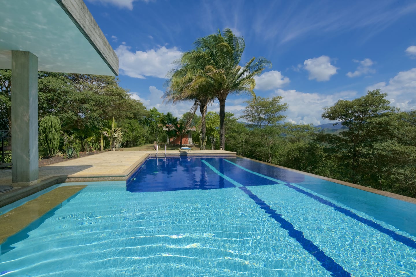 Palalto — Vista aérea de la casa de campo en Nilo