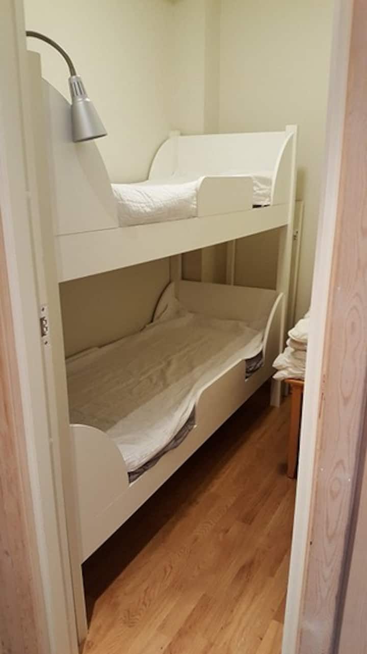 Bunk bed and 175 cm, sleeping alcove/alcove. bed is 175cm long