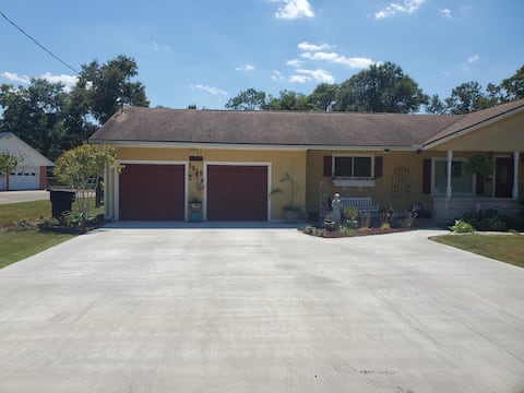 Studio Apartment in a Great Neighborhood!