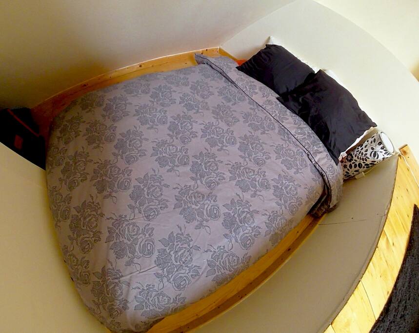 Queen size bed