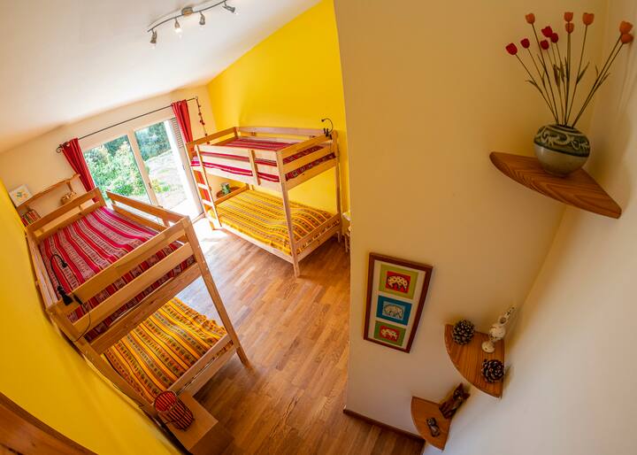 Spavaća soba 2 s 4 kreveta na kat