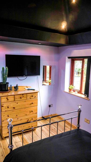 TV in ensuite double room