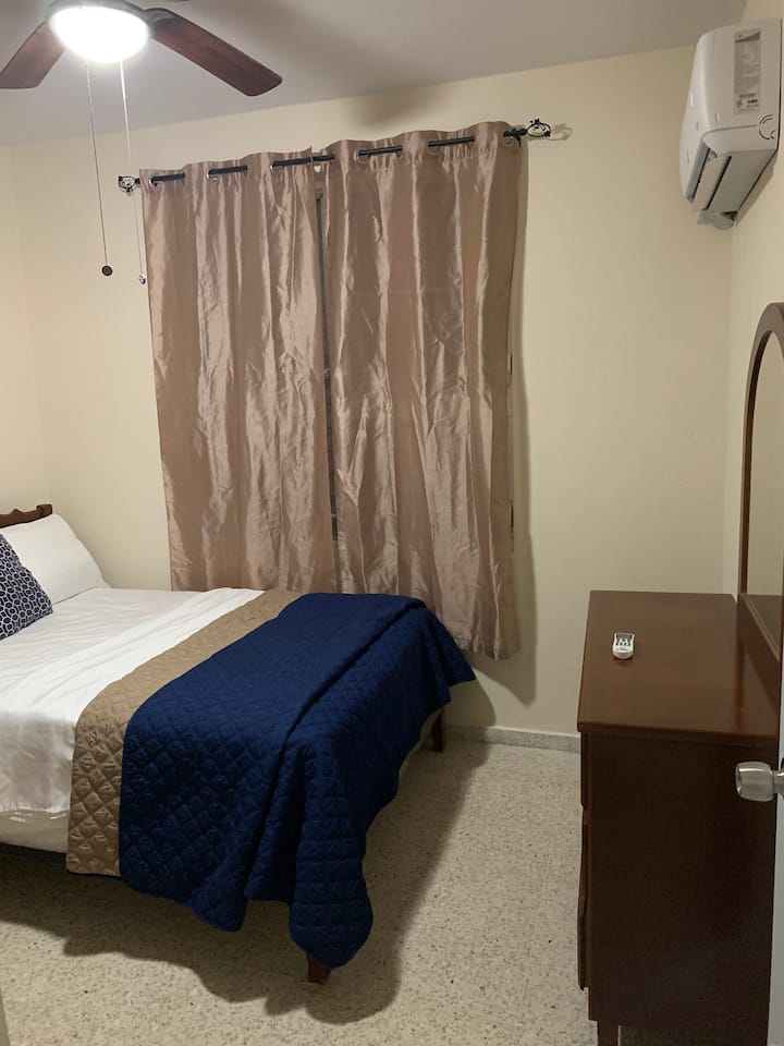 Chumba chote cha kulala chenye AC 
