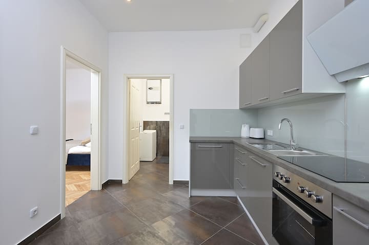 Main Square Apartment With Cozy Terrace • By Cota - Cracovia