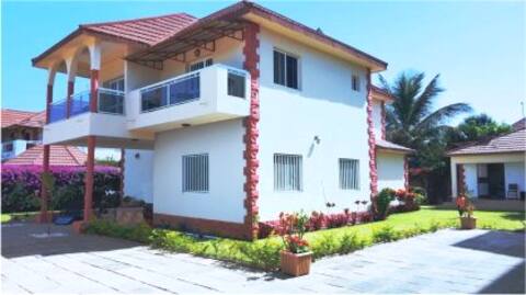 Home Away From Home: Spacious  3bed house, Gambia.