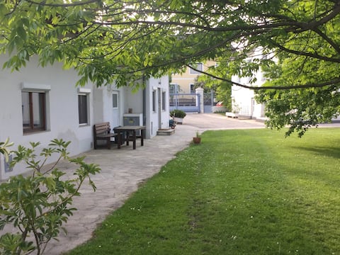 Apartment EINS - with a view of the green