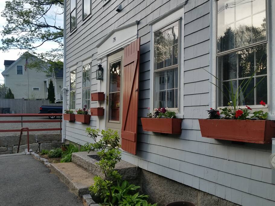 front of the house and parking from granite street