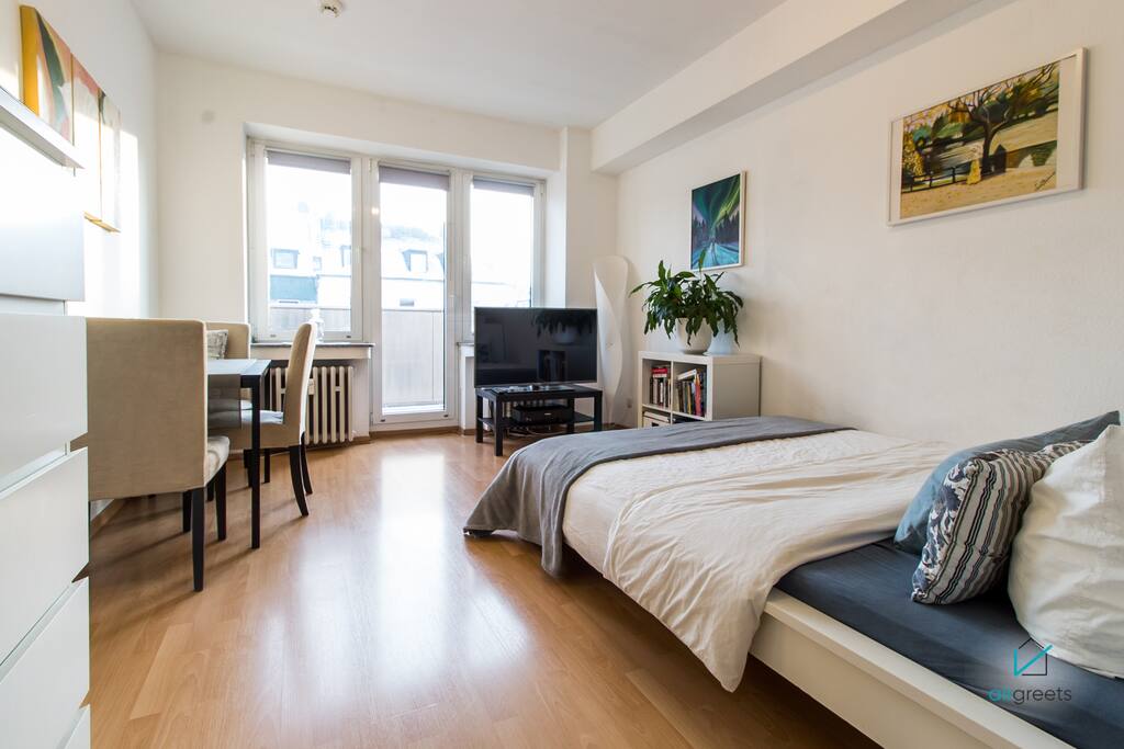 CENTRAL STUDIO APARTMENT WITH BALCONY - Düsseldorf의 아파트에서 살아보기, Nordrhein-Westfalen, 독일