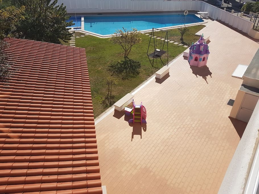 Condomínio Fechado - Jardins e Piscinas