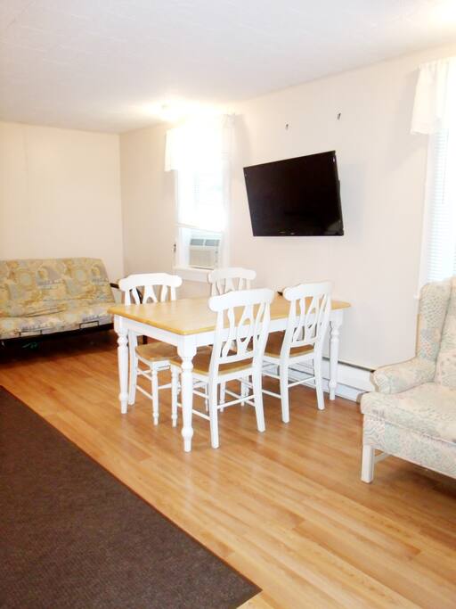 Dining table for 6 & 42" TV