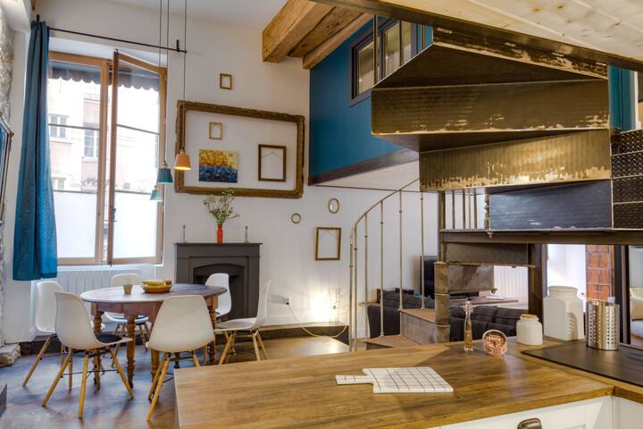 Contemporary and authentic duplex gallery image 2