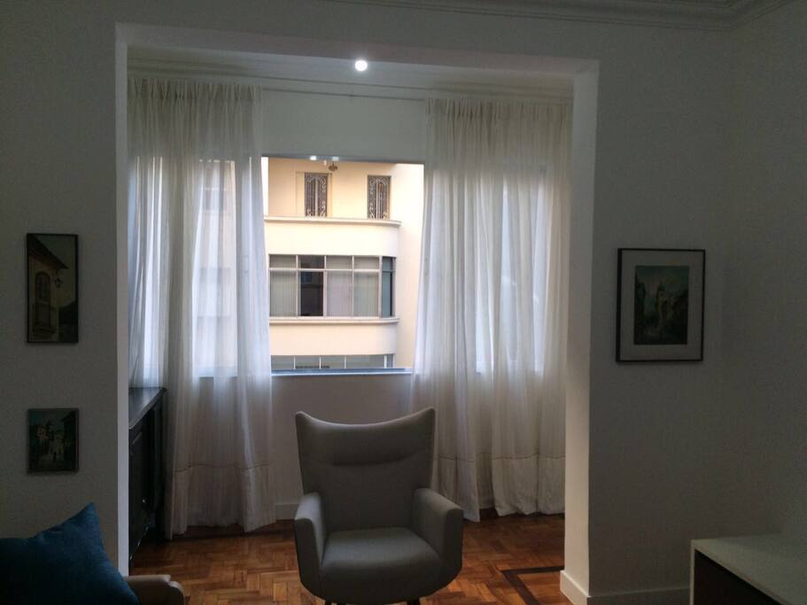 Janelas novas em aluminio com cortinas tambem novas