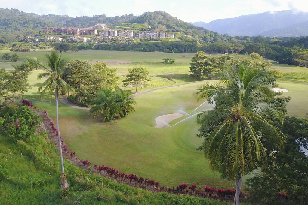 La Iguana golf course.
