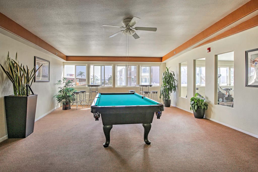With a great Point Loma location and community amenities, this home for 4 is the epitome of luxurious.