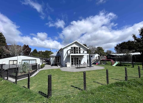 Karapiro Oaks - Family friendly, close to events