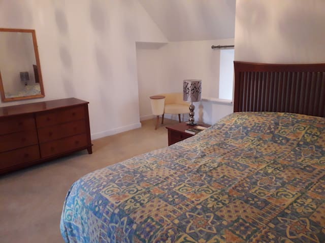 Large double ensuite room in centre of town