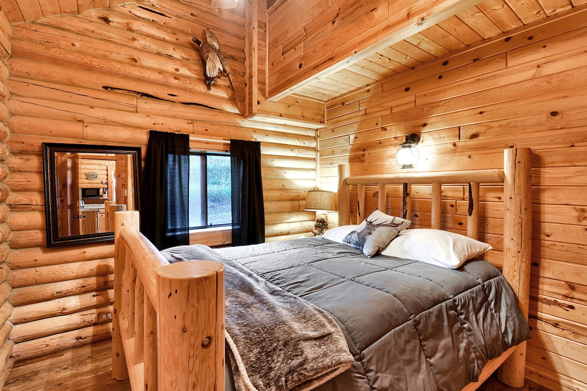 标准双人床卧室# 1