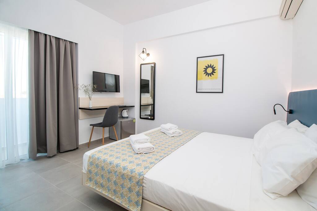 Double room with ensuite bathroom.