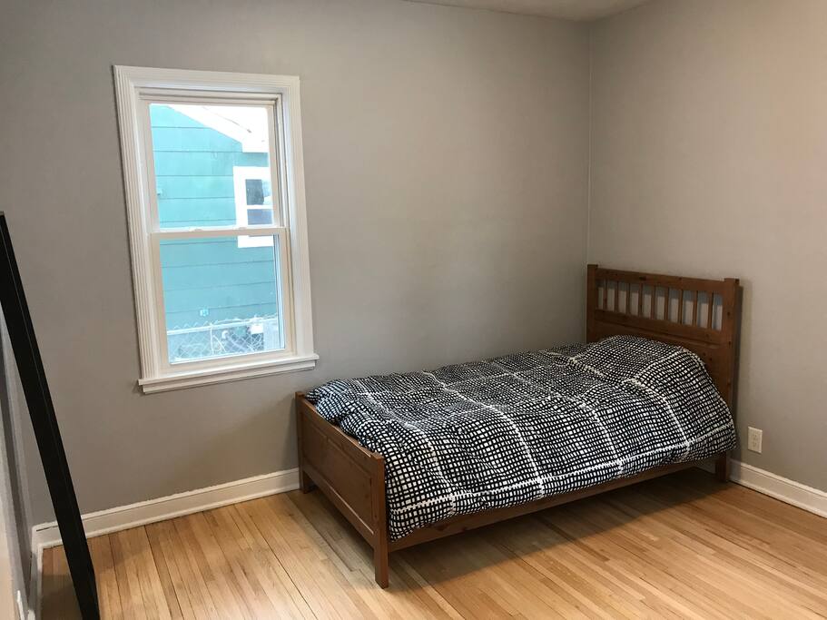 Bedroom #2 with twin bed