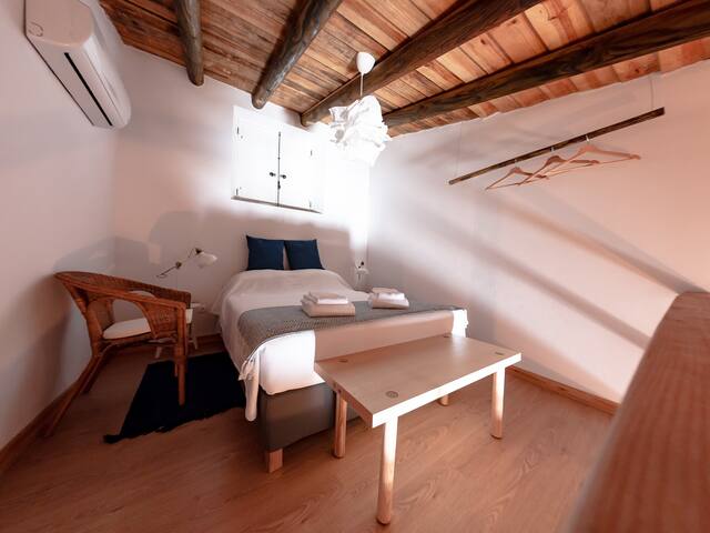 Quarto de casal equipado com ar condicionado