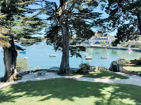 Successful Airbnb property: Adorable guest house - small port of Ste Marine in Combrit