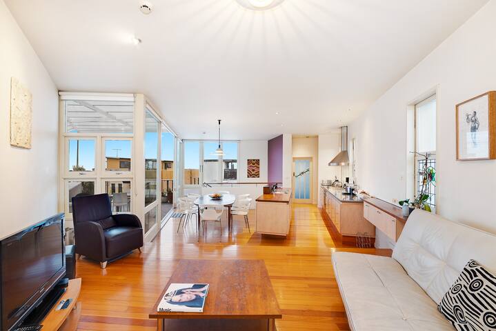 Coastal Elegance Penthouse @ Coogee Beach gallery image 2