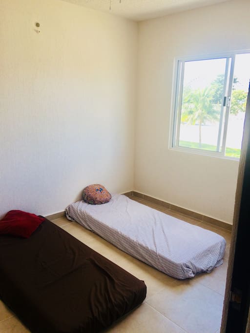 -Camas Individuales.
-Single beds.