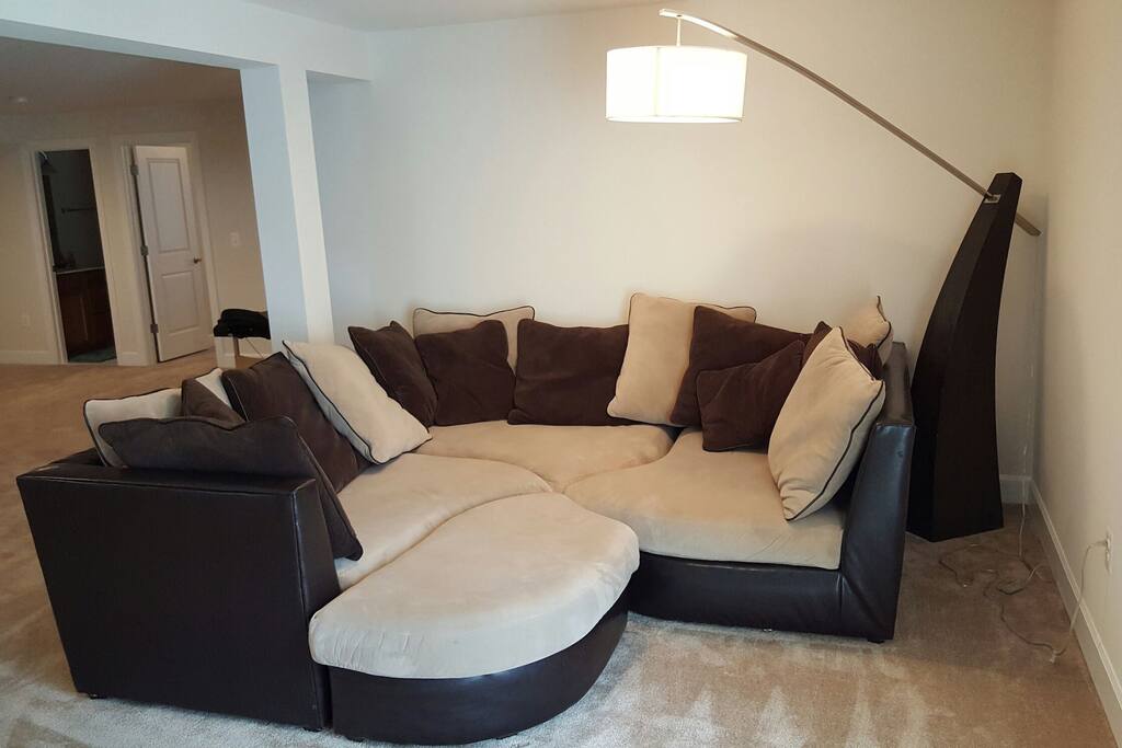 Lounge Area #2 (1/3)
